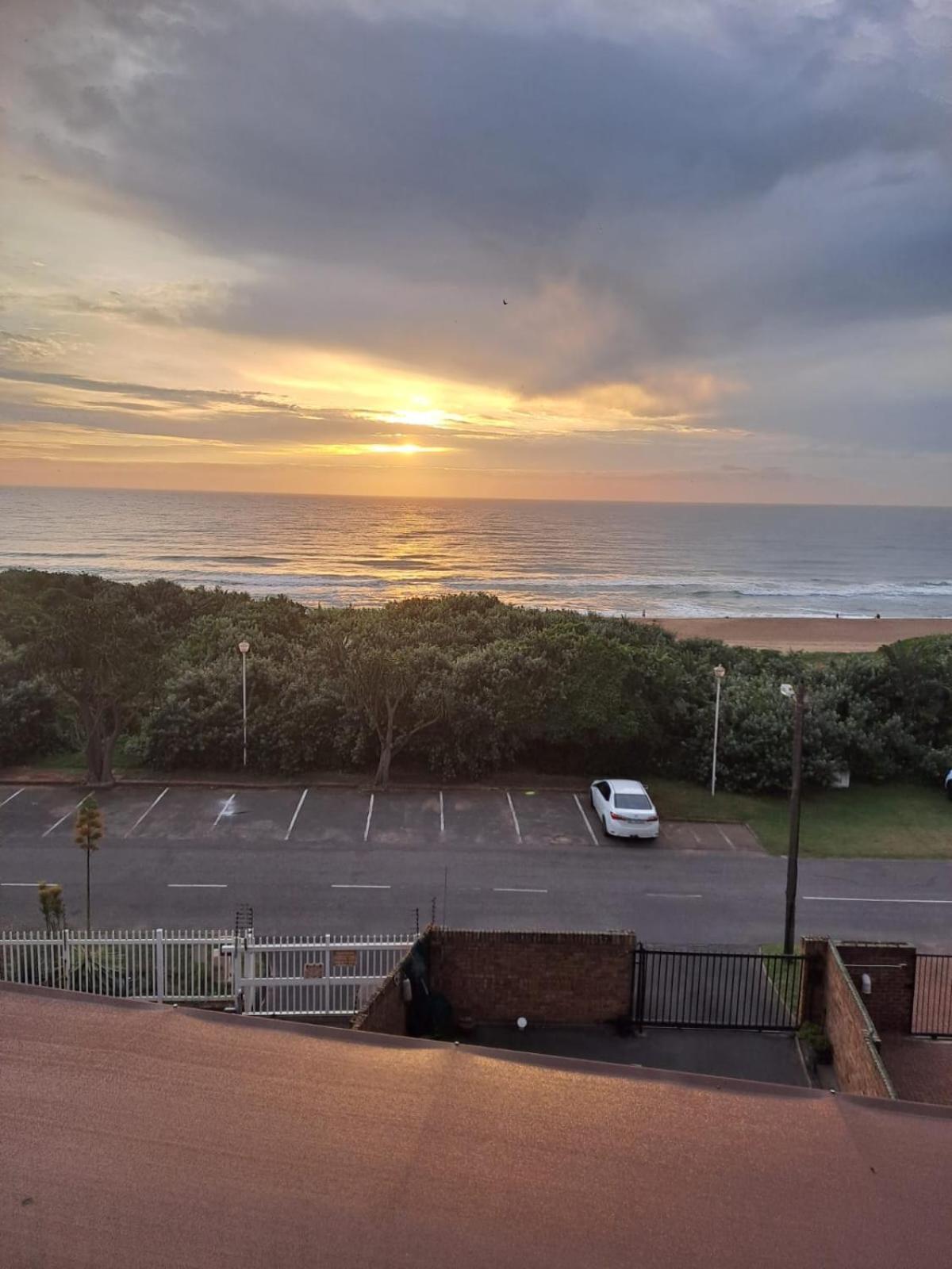 Deep Blue Guest House Amanzimtoti Exterior photo